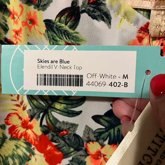 Skies are Blue - Elendil V-Neck Tank. Size Medium - Picture 7 of 16